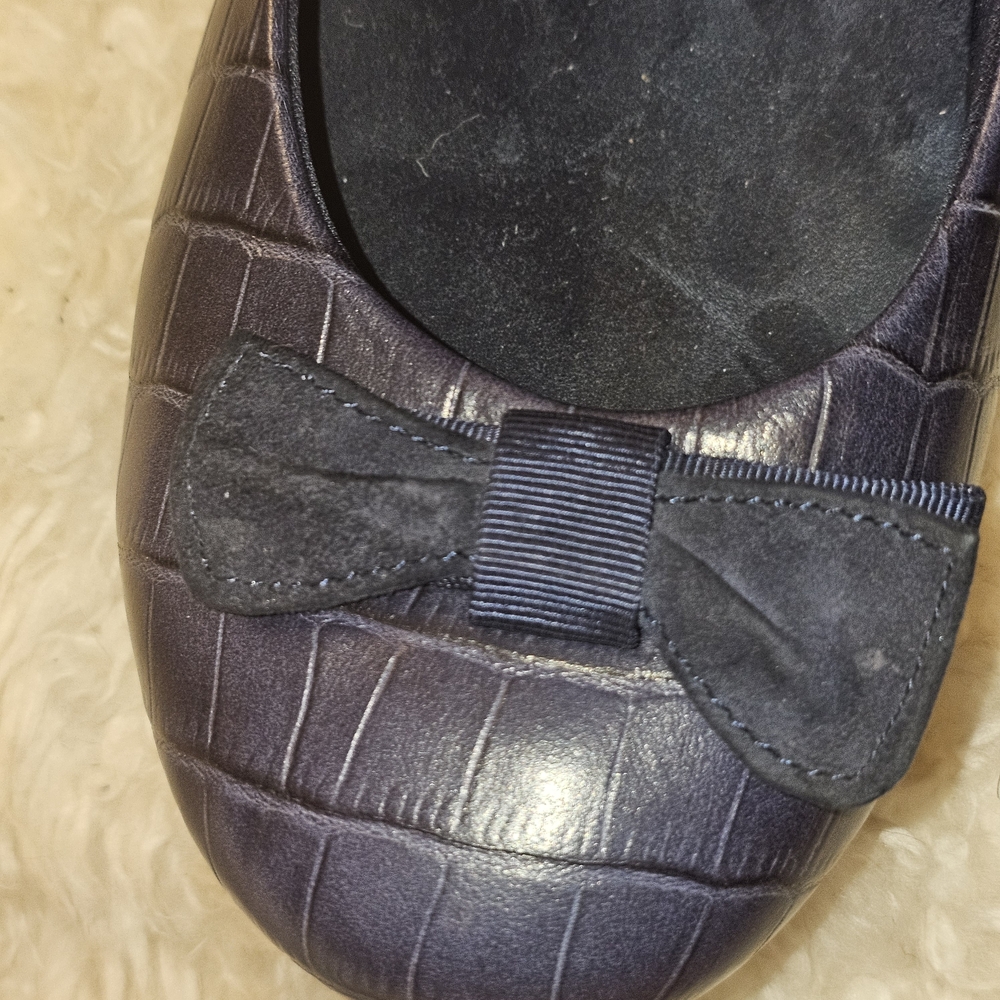 Vionic Navy Croc-Embossed Flats - Picture 11 of 15
